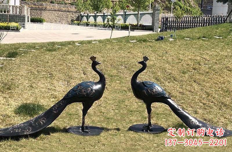 益阳公园青铜孔雀雕塑