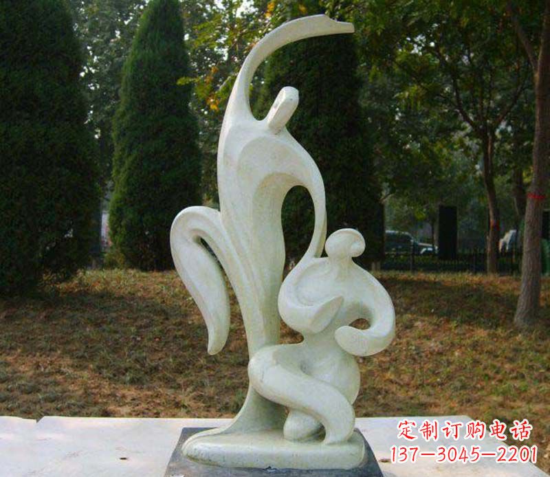 益阳恒久之爱公园情侣抽象人物雕塑