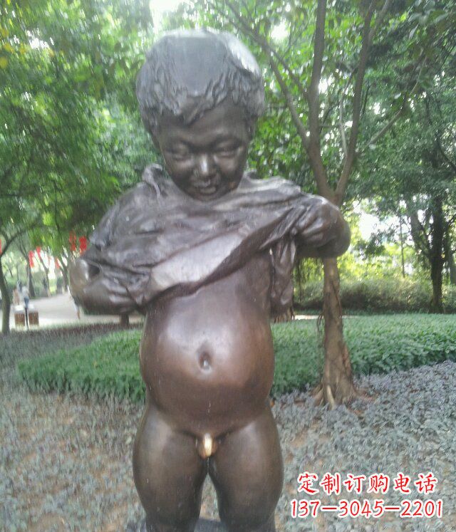 益阳萌动活泼的男孩铜雕塑