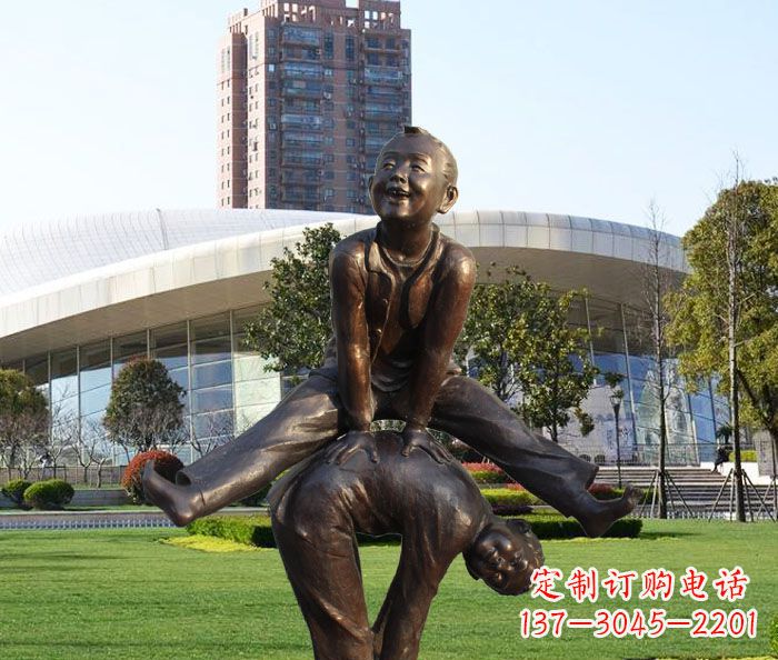 益阳童趣十足的山羊铜雕