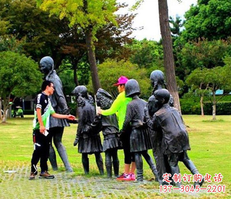 益阳铜质老鹰抓小鸡雕塑