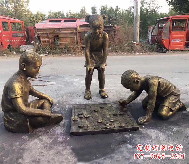 益阳公园下象棋的儿童小品铜雕