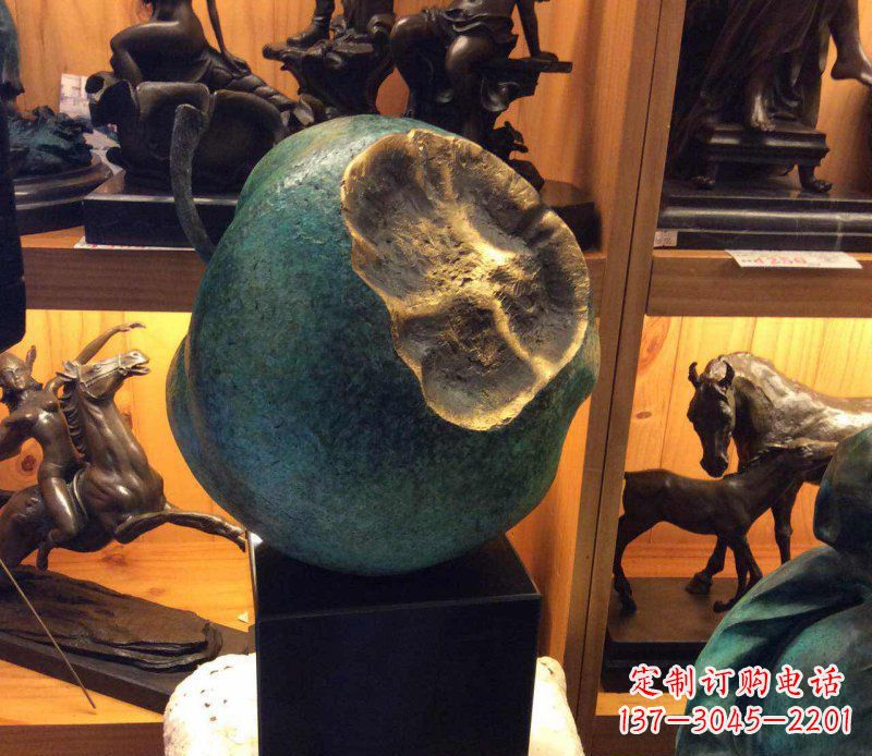 益阳铜质可爱苹果雕塑