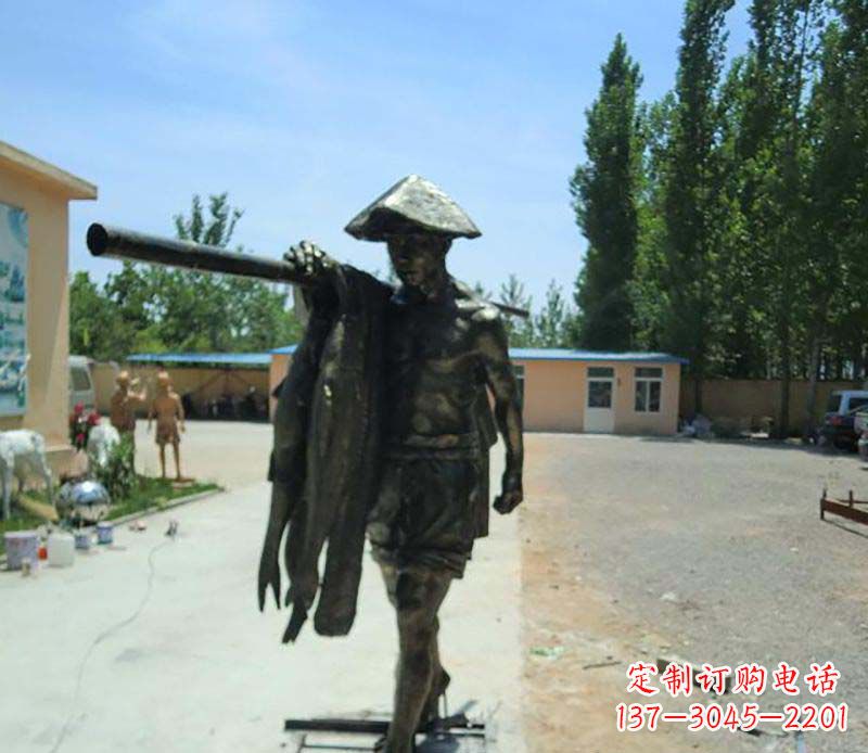 益阳传承古老文化的渔民雕塑