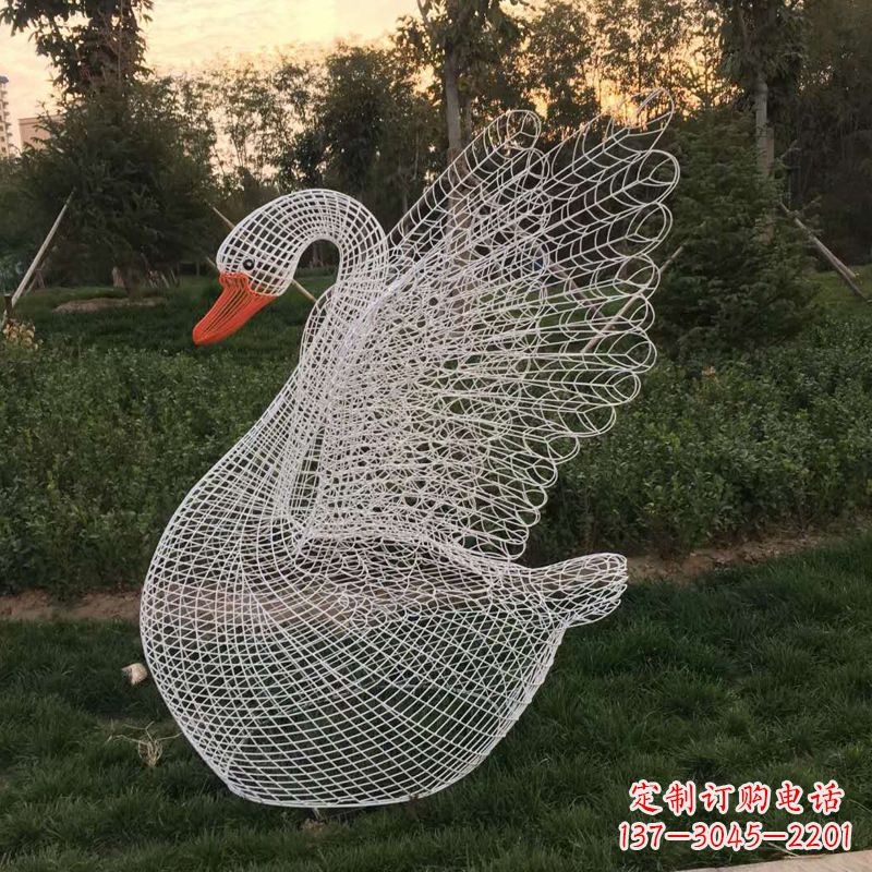 益阳秀美天鹅铁艺雕塑,点缀公园绿地