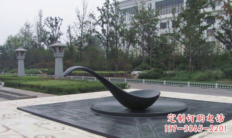 益阳中领雕塑指南针铜雕——定制你的独特景观
