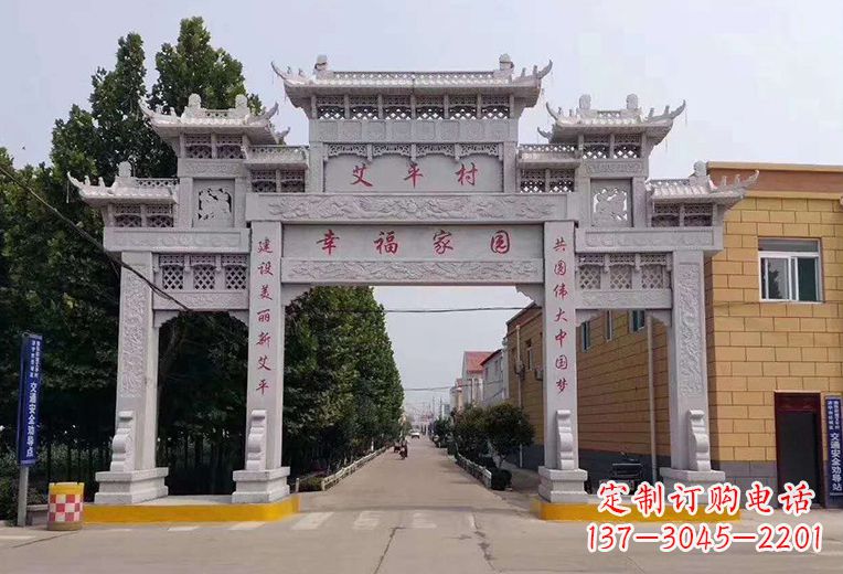 益阳古代牌坊上石雕鱼