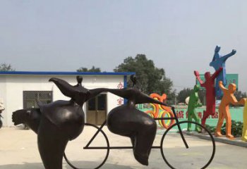 益阳青春无悔，精致自行车雕塑