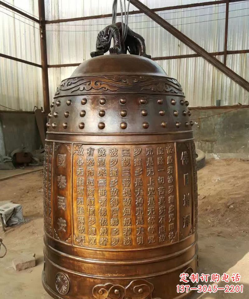 益阳古代铜钟雕塑