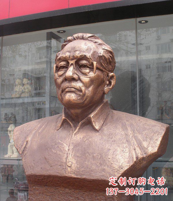益阳以巴金头像为原型打造的高贵铜雕艺术