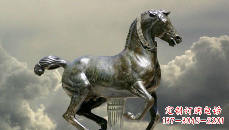益阳铜雕艺术品:纯手工雕刻的奔马铜雕