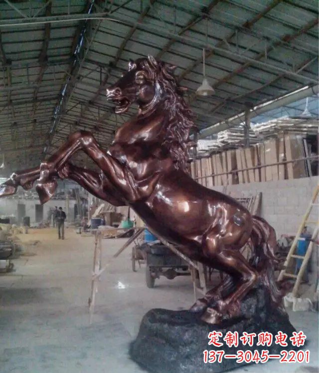 益阳广场奔马铜雕