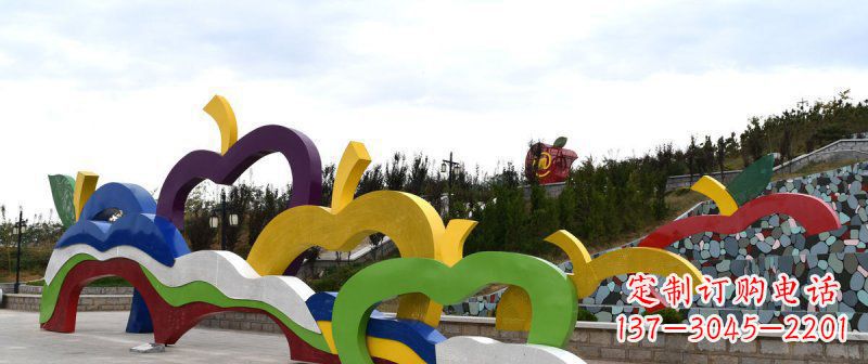 益阳广场艺术:不锈钢抽象彩色苹果雕塑