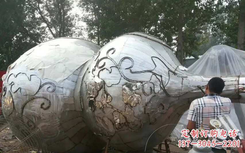 益阳广场不锈钢葫芦雕塑
