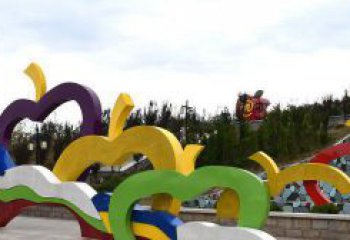 益阳广场艺术：不锈钢抽象彩色苹果雕塑