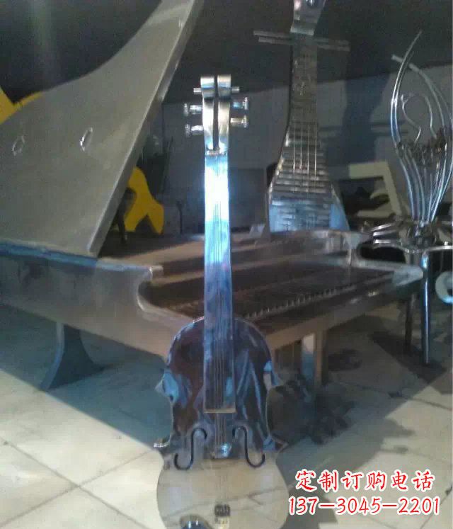 益阳中领雕塑:优雅音乐之旅,为您带来不锈钢吉他景观雕塑!