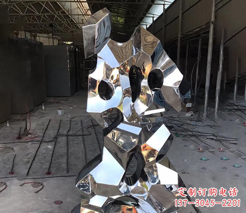 益阳别具匠心的太湖石雕塑