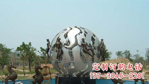 益阳高雅大气不锈钢圆球喷泉雕塑