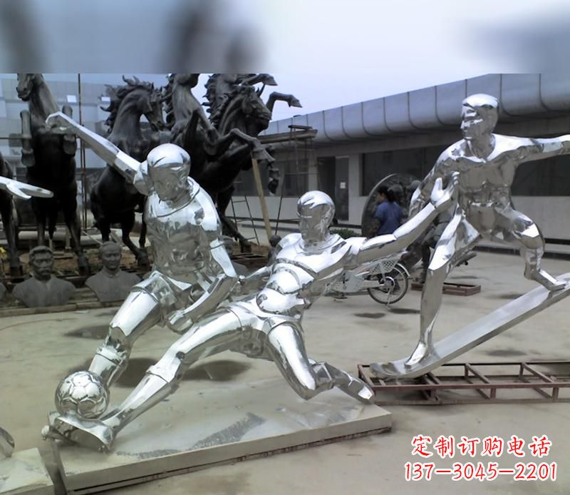 益阳中领雕塑定制的不锈钢足球运动雕塑