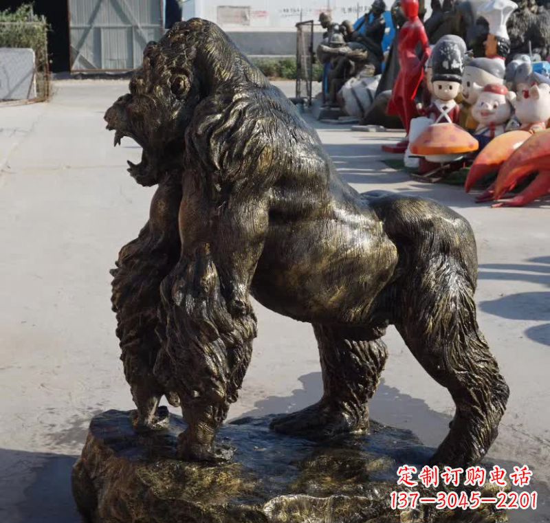 益阳广场大猩猩铜雕