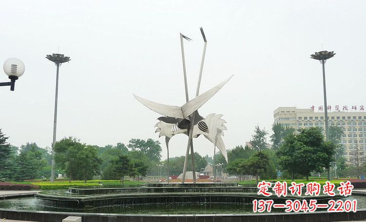 益阳极致之美,仙鹤雕塑展示现代精致生活