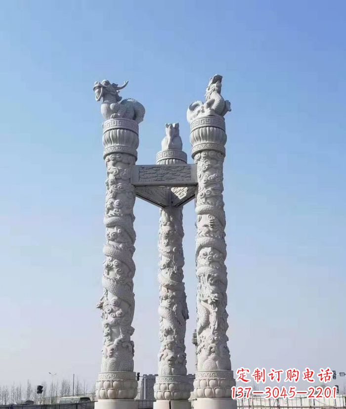 益阳领雕塑:十二生肖石柱多彩景观