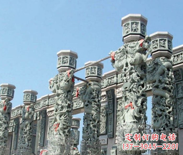 益阳青石龙柱雕塑,装点热闹的广场景观