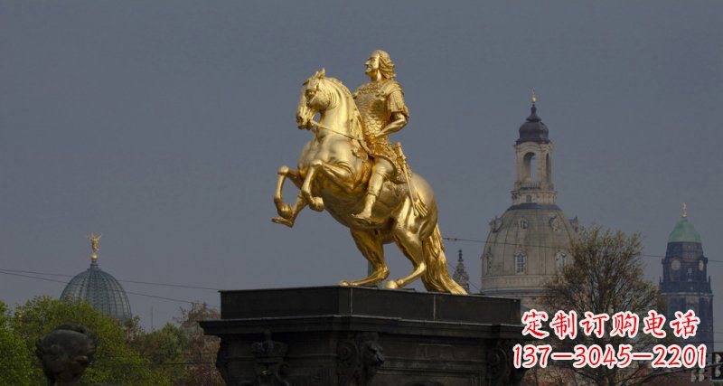 益阳广场骑马的西方人物景观铜雕