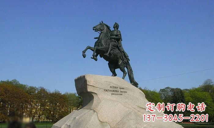 益阳广场骑马的人物铜雕