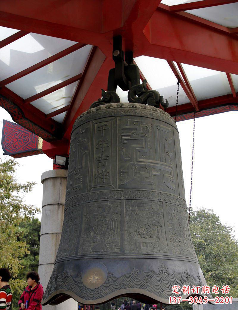 益阳中领雕塑：千年吉祥铜钟雕塑