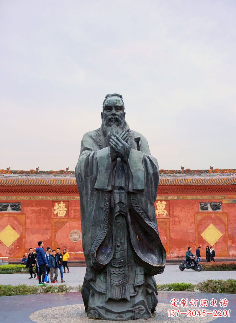 益阳广场青铜孔子像铜鼎