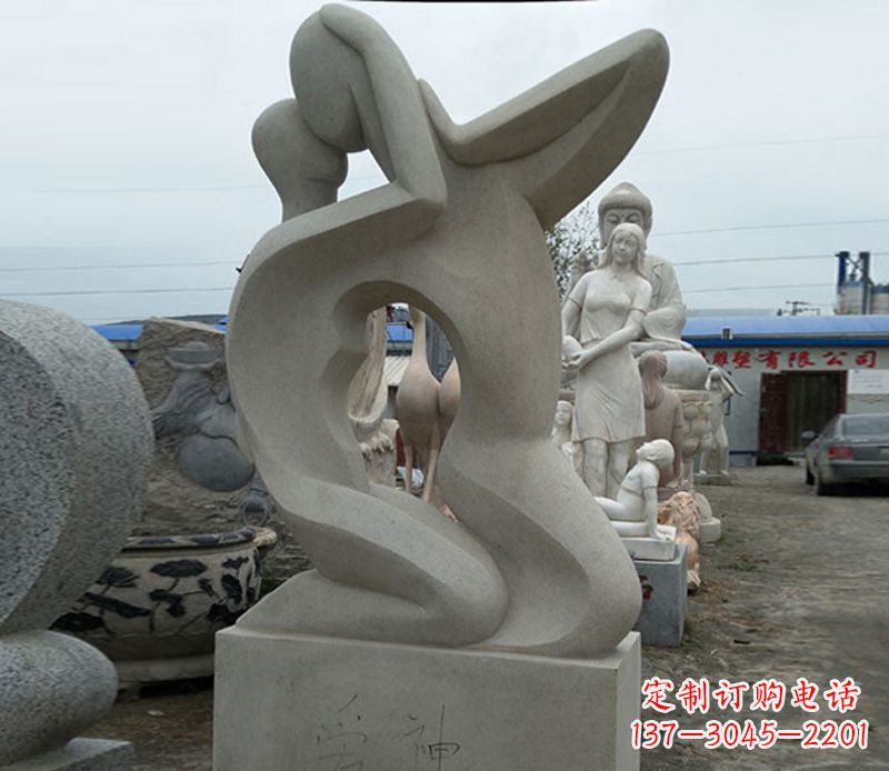益阳广场情侣人物石雕