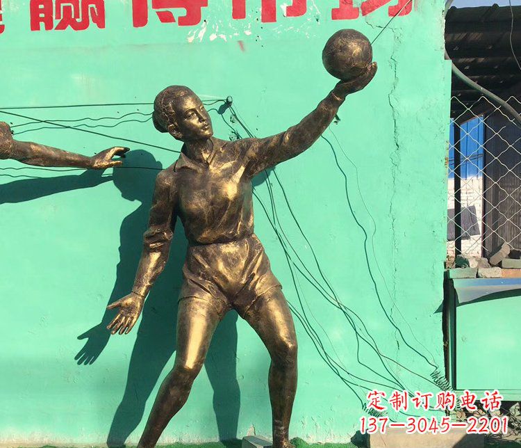 益阳中领雕塑:学生运动的赞美——精美铜雕学生人物排球雕塑