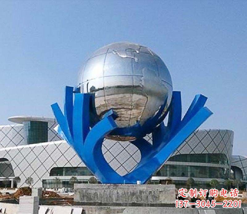 益阳中领雕塑打造把地球握在手中精致不锈钢抽象雕塑