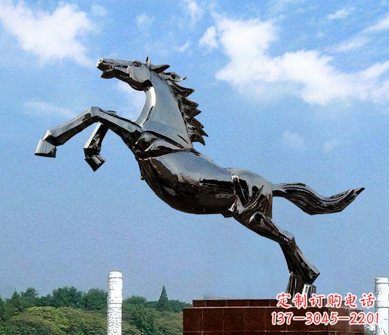 益阳浑然天成的激情奔马雕塑