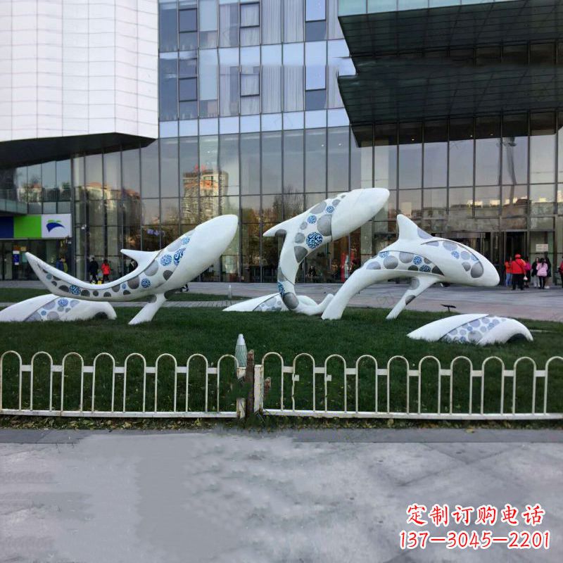 益阳海豚玻璃钢城市景观雕塑-城市街道绿地装饰动物摆件