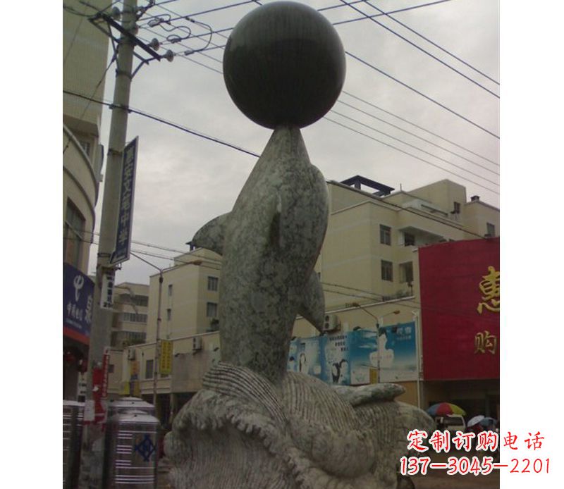 益阳海豚戏球石雕