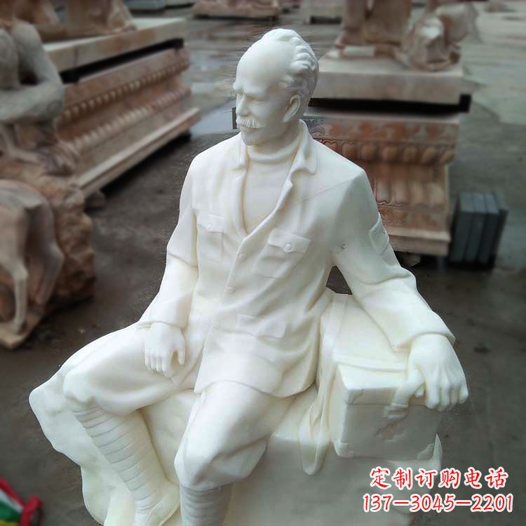 益阳经典白求恩坐姿雕塑