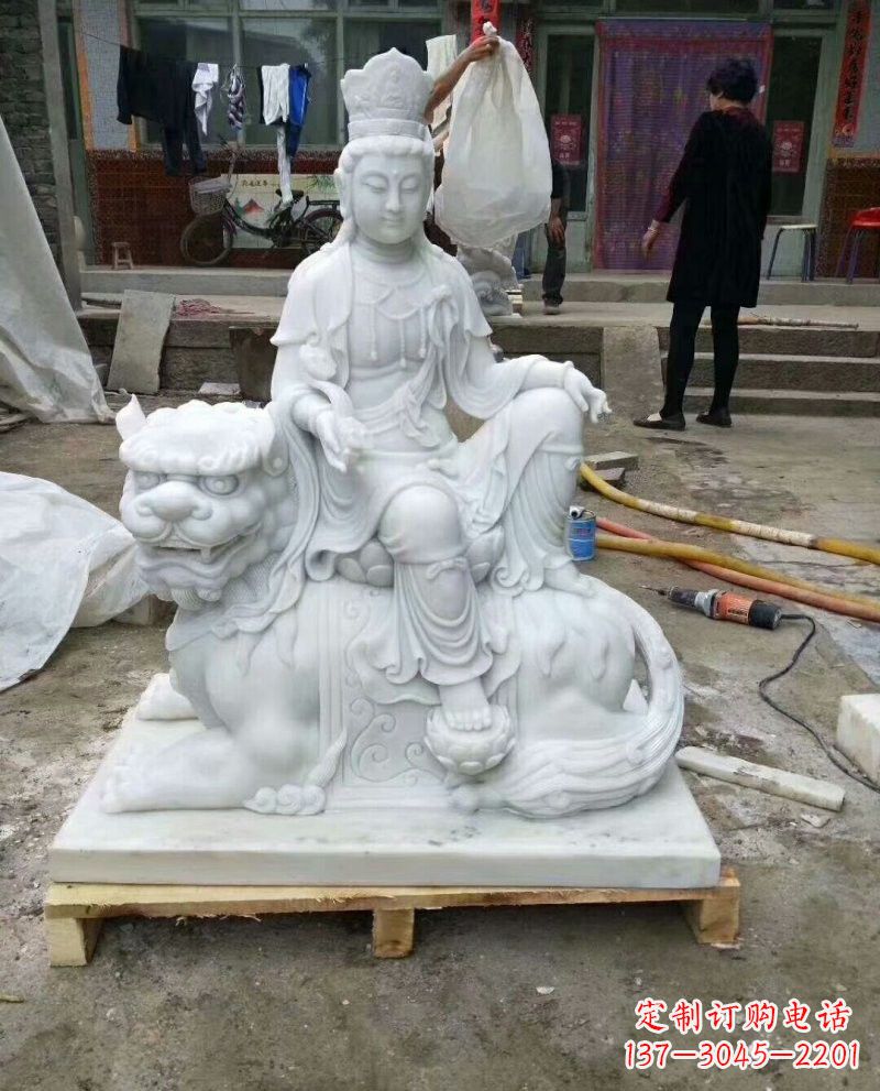 益阳汉白玉乘狮子的文殊菩萨
