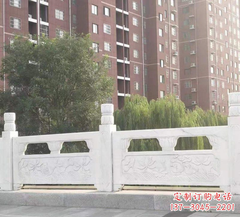 益阳汉白玉荷花鲤鱼浮雕栏板--精美雕刻点缀室内空间