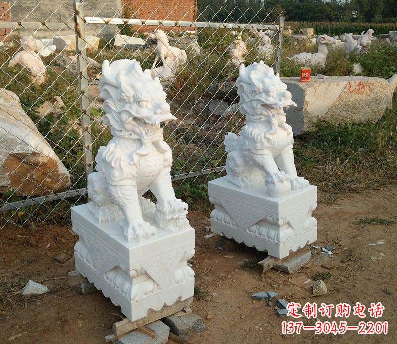 益阳精美雕刻石麒麟,添玉门口踩球景象