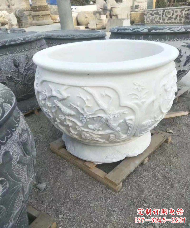 益阳汉白玉材质可爱水缸雕塑