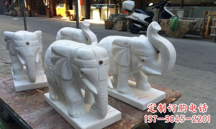 益阳中领雕塑推出了一款极具特色的陶瓷小象石雕…