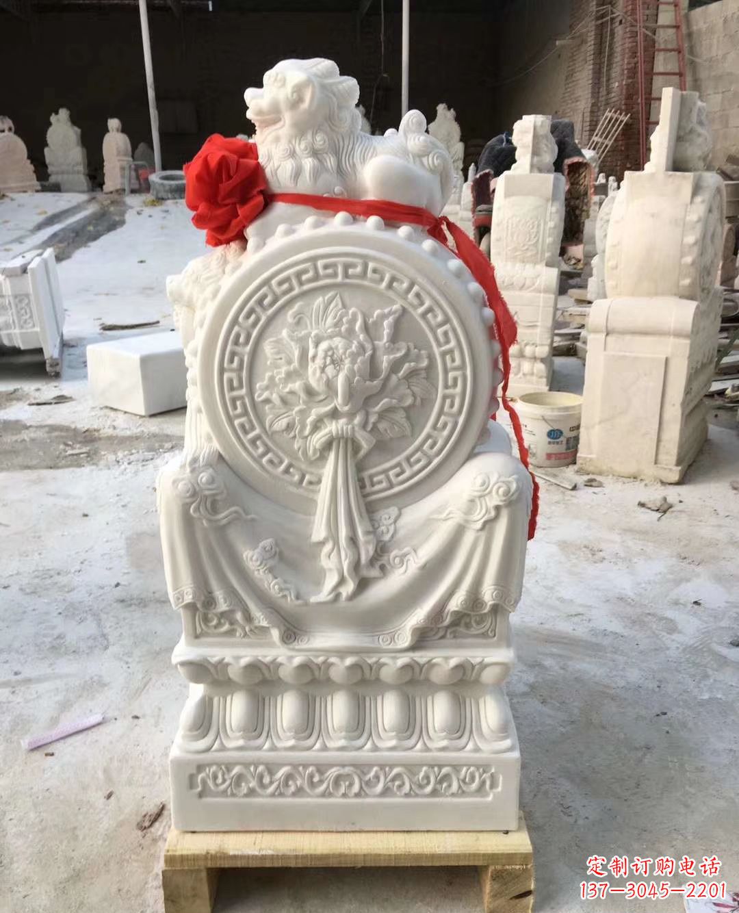 益阳汉白玉招财狮子石门墩