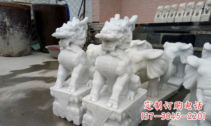 益阳汉白玉麒麟雕塑:门口镇宅石雕之美
