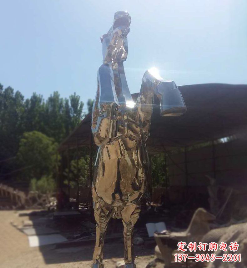 益阳户外不锈钢镜面奔马雕塑
