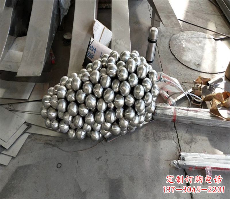 益阳西洋风情摩登不锈钢葡萄雕塑