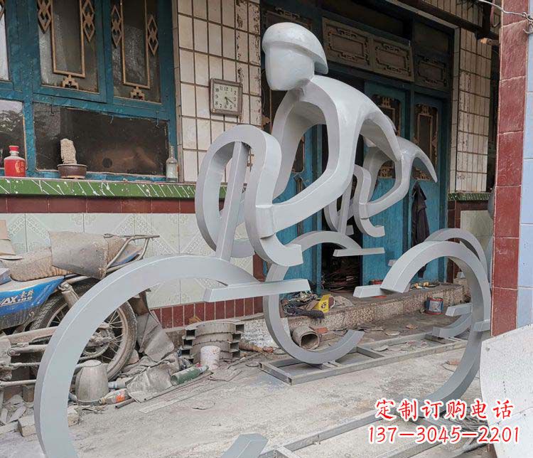 益阳户外不锈钢骑自行车人物雕塑