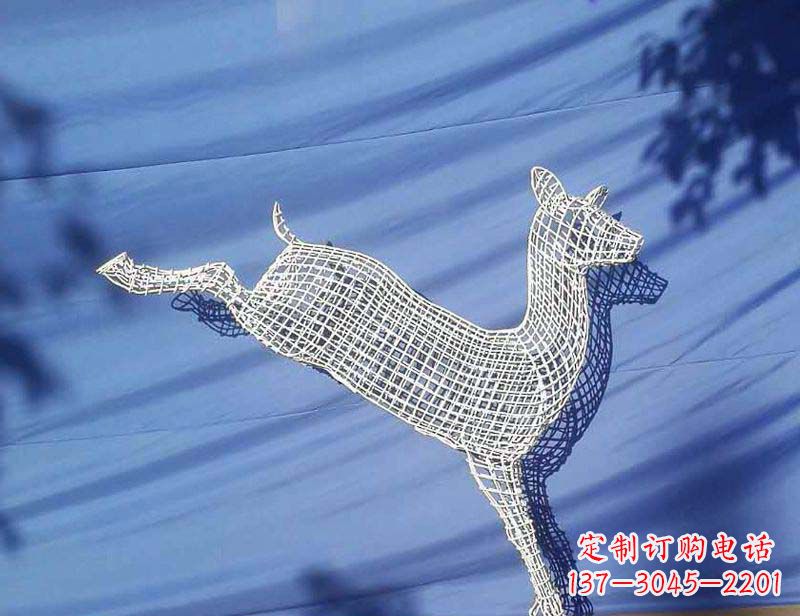 益阳搭载优雅气质的不锈钢小鹿雕塑