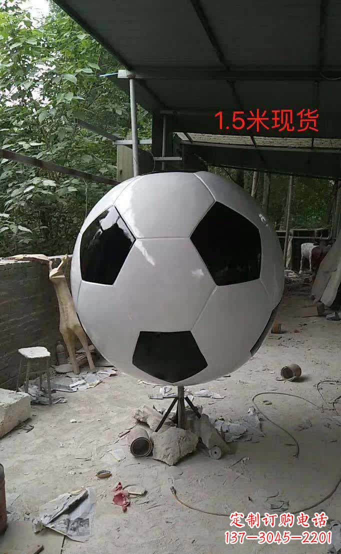 益阳不锈钢足球雕塑提供优质的装饰效果